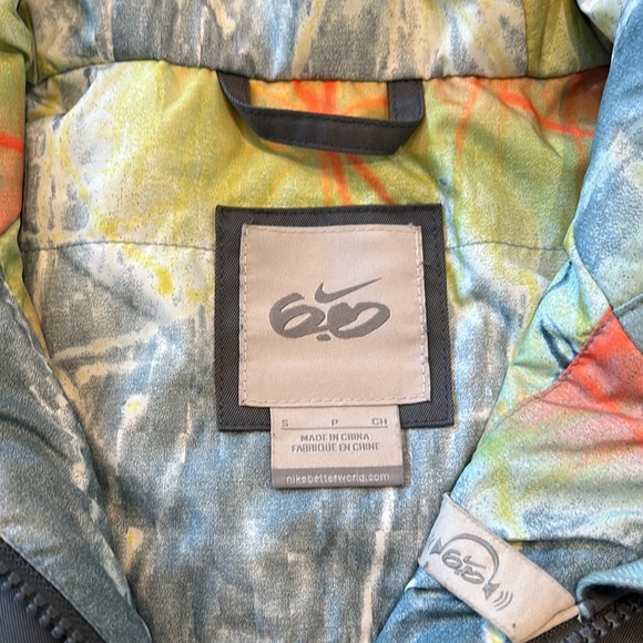 Nike Snow Jacket - Picture 2 of 5